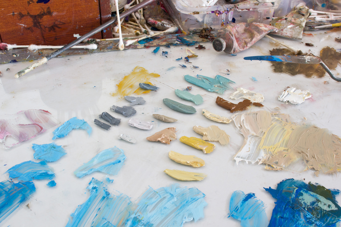 Photo of a palette with many different colors of paint on it